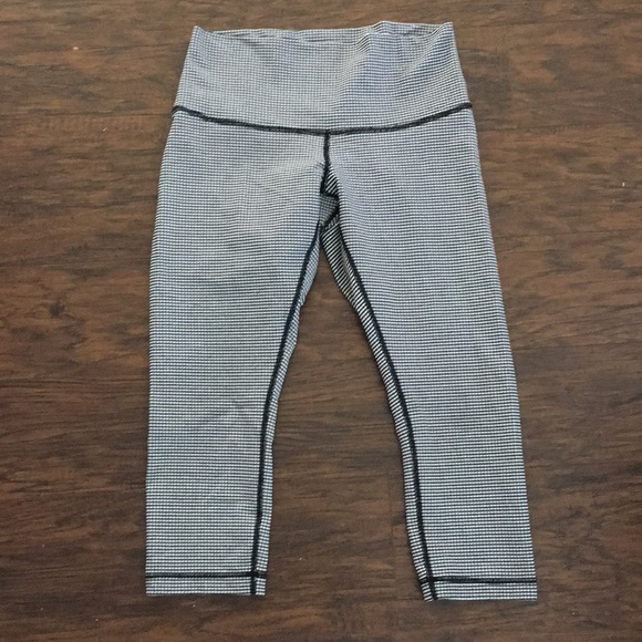 lululemon athletica Pants - Lululemon crops size 6